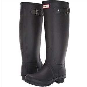 Hunter tall black matte boots 7